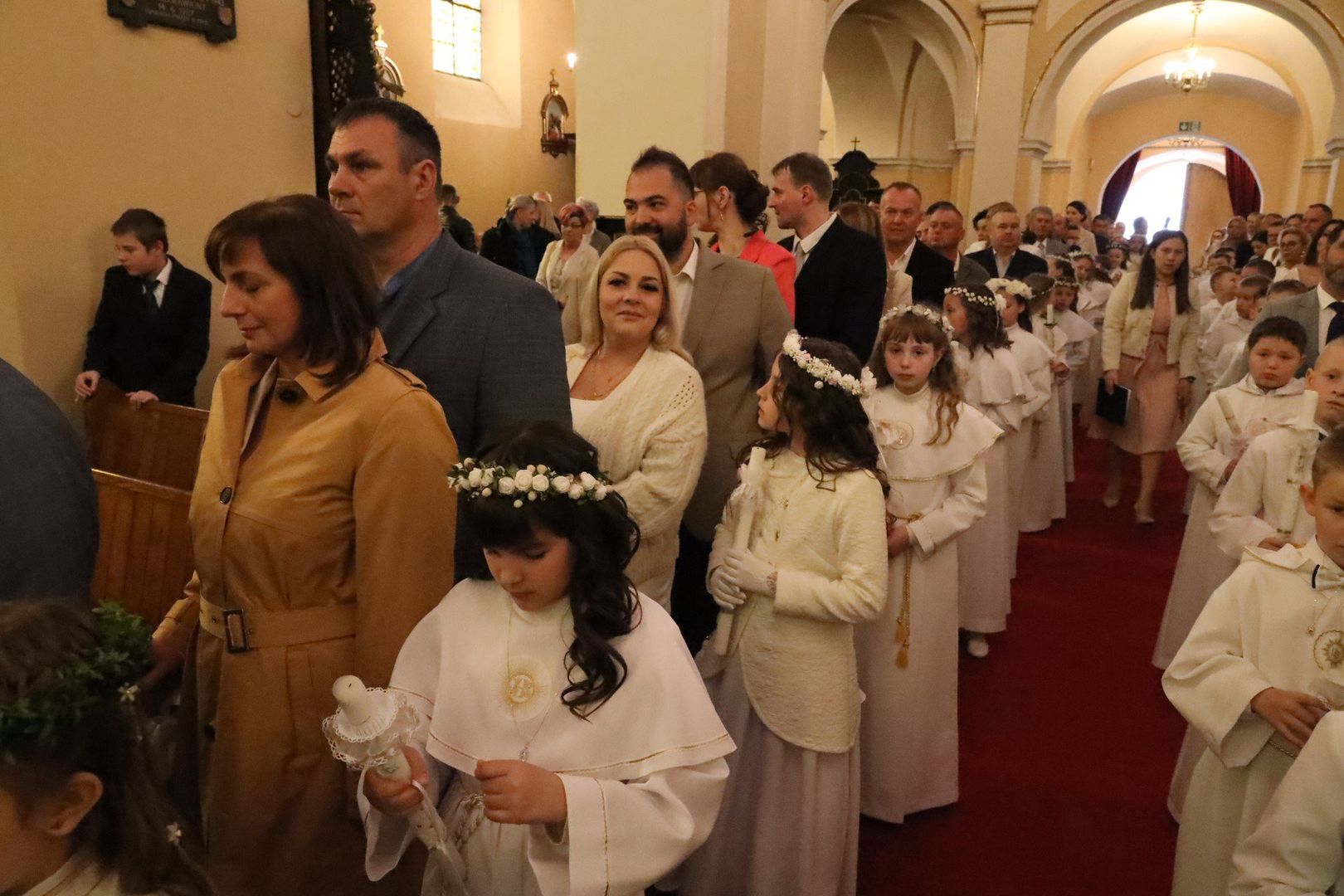 W tym ważnym dniu dzieciom towarzyszyły rodziny, najbliżsi i znajomi