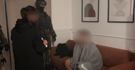 Był na wpół nagi. Służby dopadły w Gdańsku Szweda