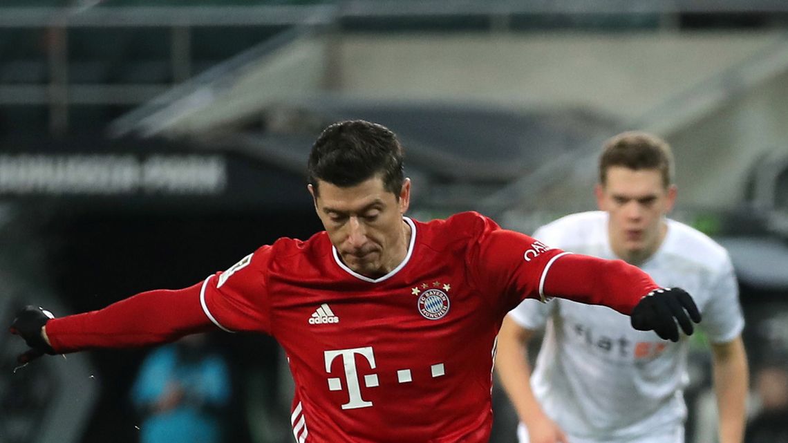 PAP/EPA / LARS BARON / Na zdjęciu: Robert Lewandowski