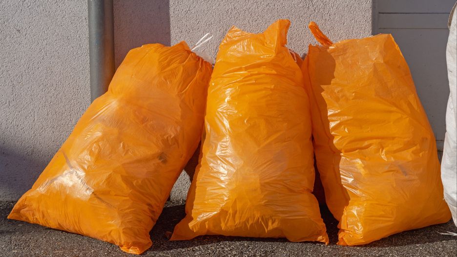Kolejna gmina wprowadza pomarańczowe worki na śmieci