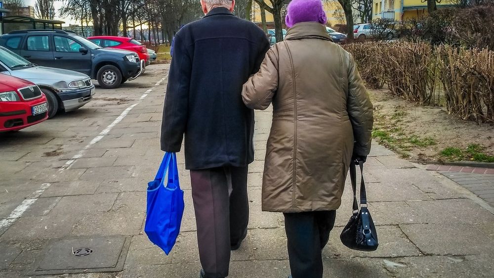 Z danych GUS wynika, że będziemy żyć dłużej. Nie ma przy tym złudzeń, że większość Polaków uzyska swiadczenie emerytalne w minimalnej wysokości