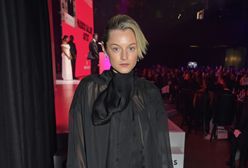 Z gali wyszła na boso. Serialowa "księżna Diana" miała dosyć niewygodnych szpilek