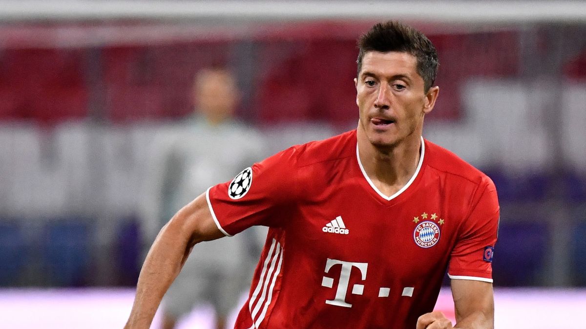 PAP/EPA / PHILIPP GUELLAND / Na zdjęciu: Robert Lewandowski