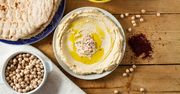 Hummus - poprawia trawienie, źródło białka, obniża cholesterol, walczy z nowotworami, zdrowa przekąska, reguluje poziom cukru, broń na anemię