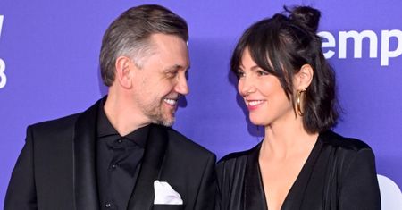Karolina Gorczyca i Krzysztof Czeczot debiutują jako PARA na salonach. Pozując, nie stronili od czułości (ZDJĘCIA)