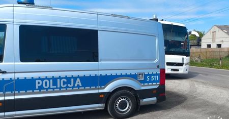 Kierowca autobusu bez ważnych badań technicznych i z cudzą kartą kierowcy