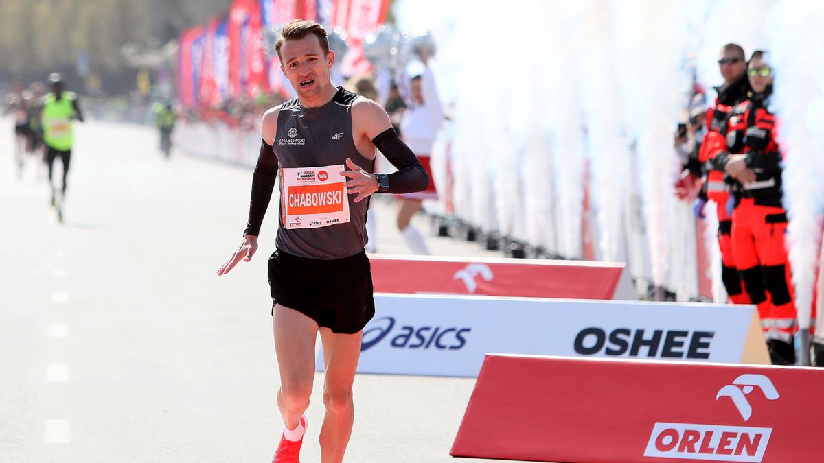 Marcin Chabowski na mecie Orlen Warsaw Marathon 2019