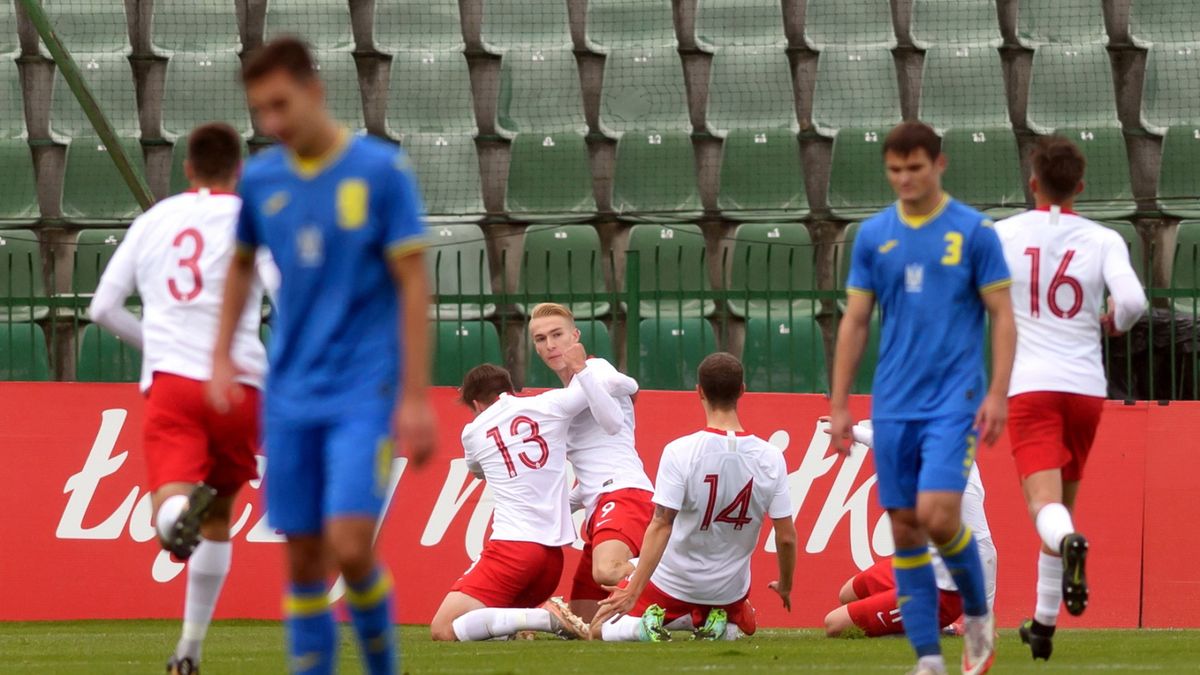 radość piłkarzy reprezentacji Polski po strzeleniu gola przez Aleksandra Buksę