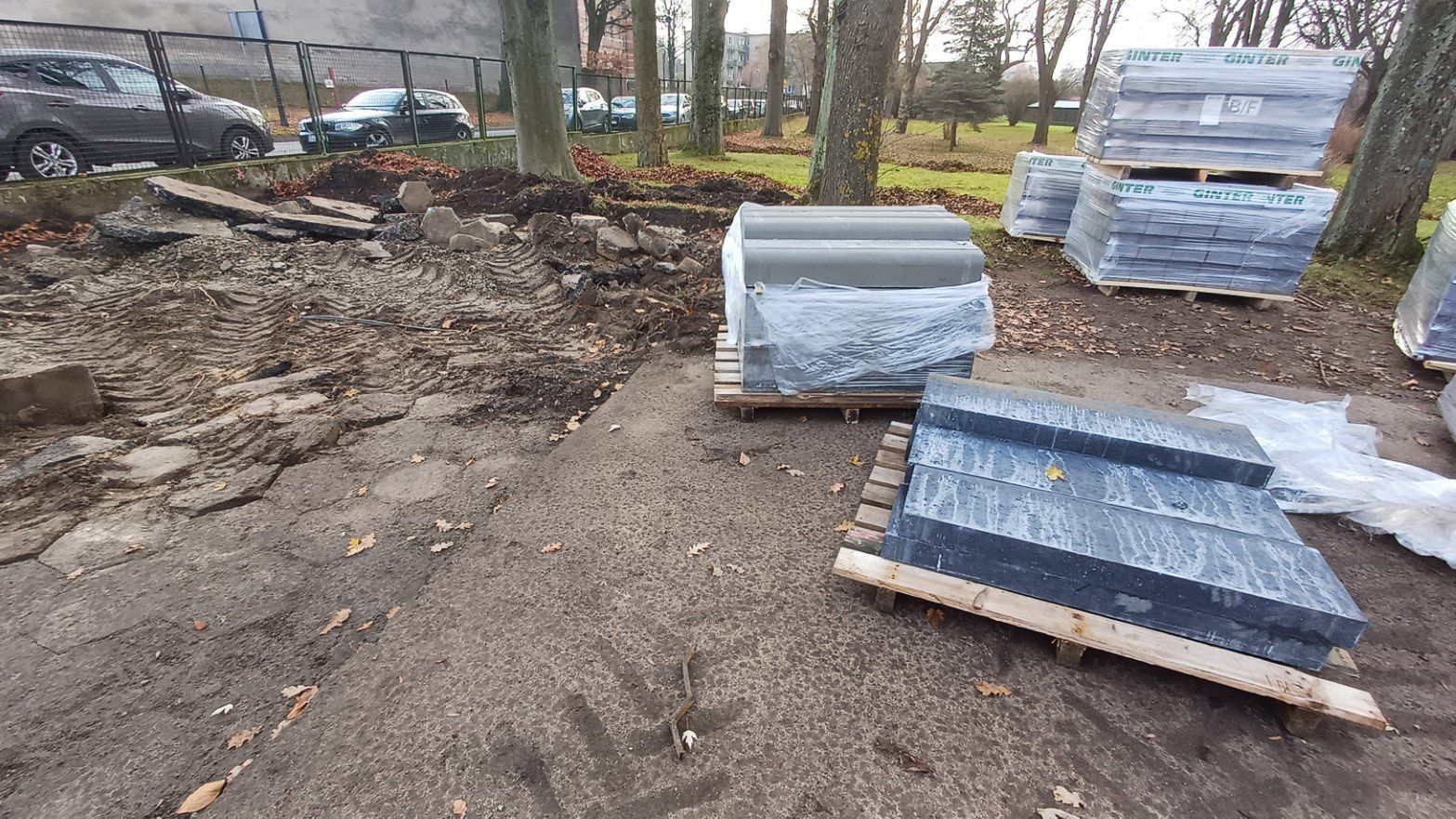 Szpital Powiatowy w Sławnie - przybywa miejsc parkingowych i będzie remont dróg wewnętrznych