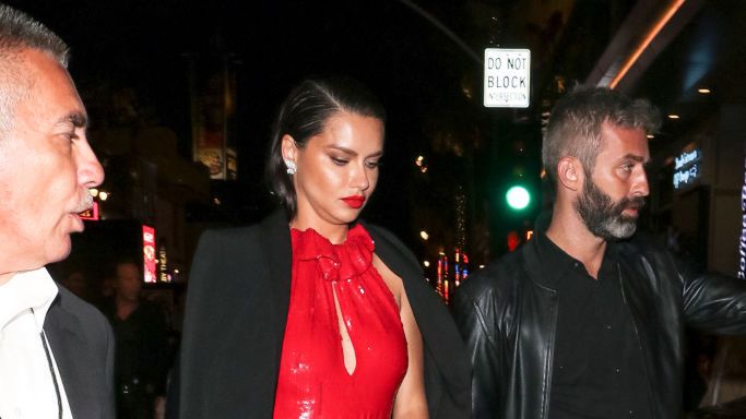 Adriana Lima w sukni Magdy Butrym