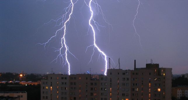 Burze pozostaną z nami przez kilka najbliższych dni