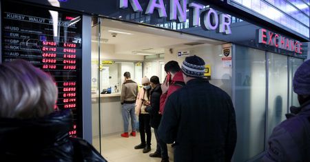 Polska waluta słabnie. Złoty zareagował na informacje z Iranu