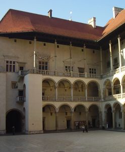 Sypialnia królowej Bony na Wawelu. Dlaczego łoże władczyni zawsze było większe od łóżka króla?