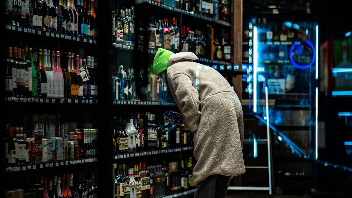 Problem nadużywania alkoholu wśród Polaków wpływa coraz bardziej na rynek pracy i politykę