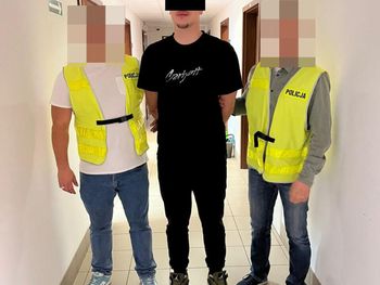 Bełżec: 21-latek miał biuro, w którym handlował narkotykami. Policjanci znaleźli dużą torbę marihuany