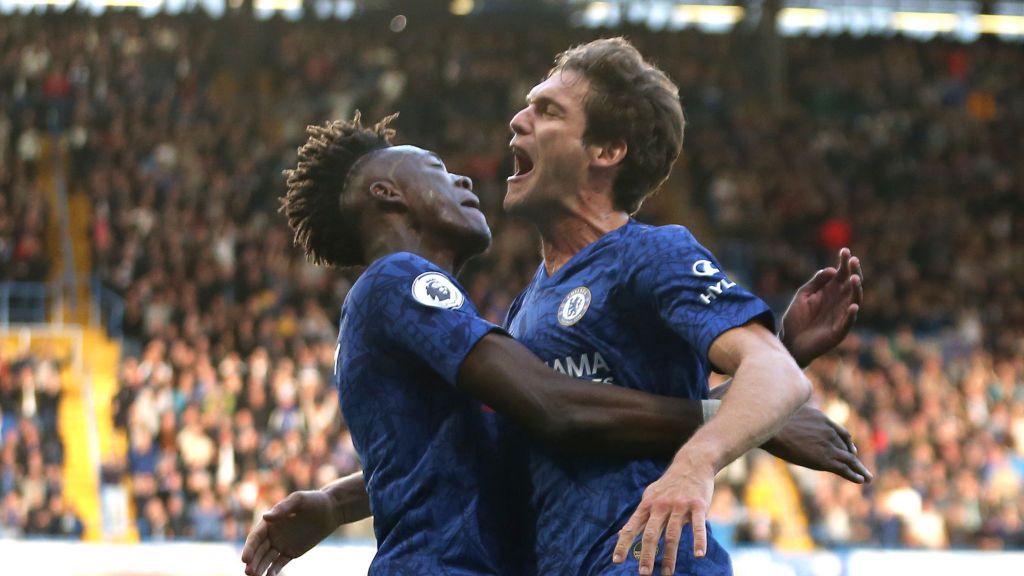 Na zdjęciu od lewej: Tammy Abraham i Marcos Alonso