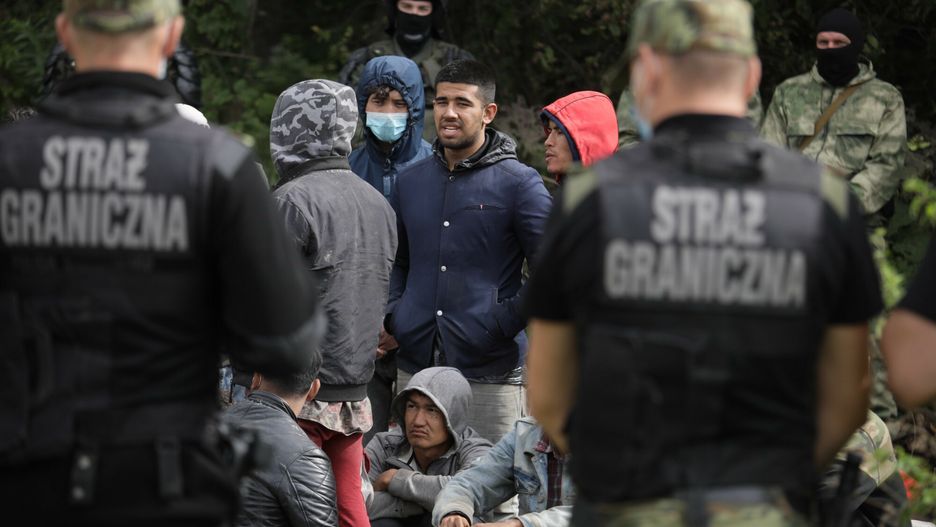 Uchod?cy na granicy polsko-bia?oruskiej
Fot. Jakub Kaminski/East News, Usnarz Gorny (woj. podlaskie), 19.08.2021.  Uchodzcy na granicy polsko-bialoruskiej. Cudzoziemcy m.in. z Afganistanu i Iraku od kilku dni koczuja pomiedzy granicami.
Jakub Kaminski