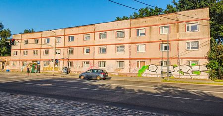 Budowa nowych mieszkań komunalnych w Jeleniej Górze stanęła. Ta sama firma przebuduje dawny Urząd Skarbowy na kolejne mieszkania?