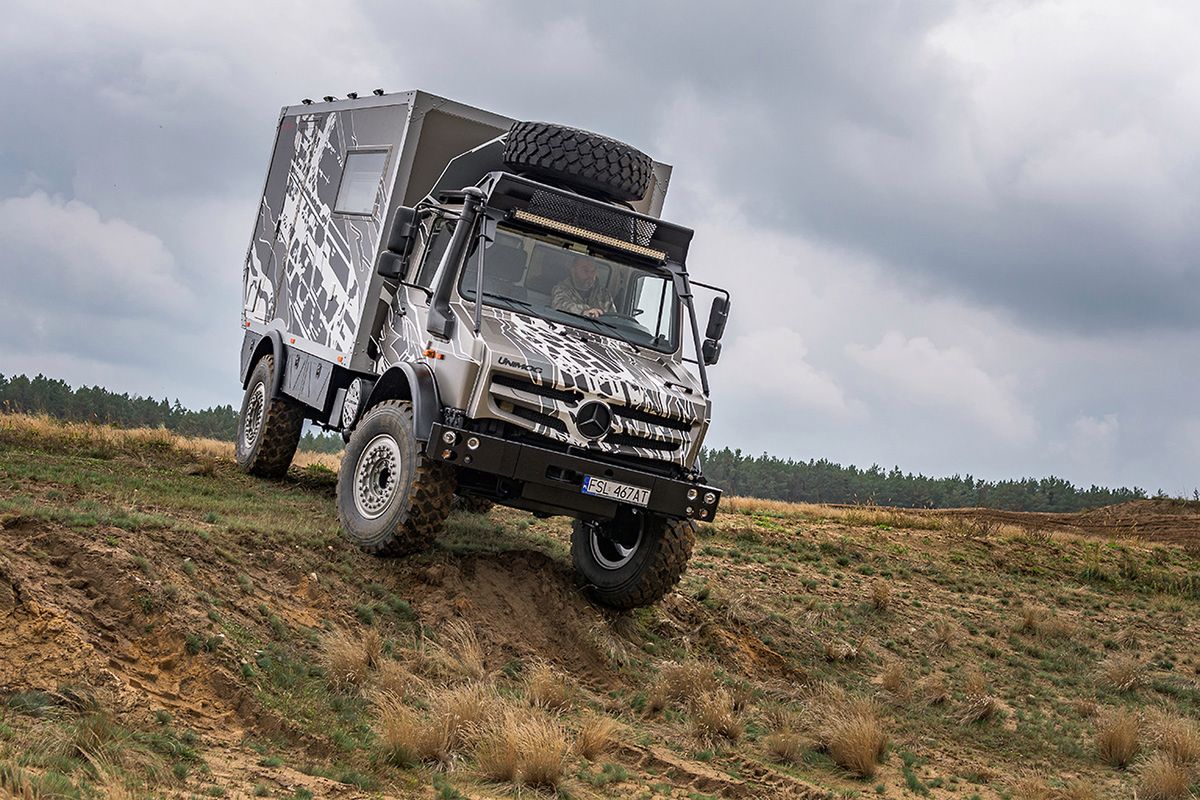 Unimog wjedzie niemal wszędzie... gdzie się zmieści