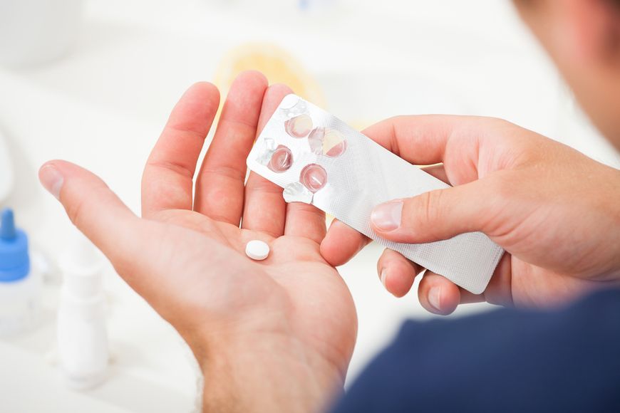 Leczenie fibromialgii może obejmować stosowanie leków przeciwbólowych, przeciwdepresyjnych bądź przeciwpadaczkowych.