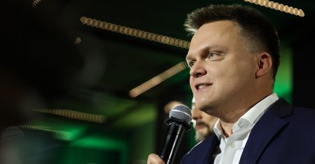 "Odsunęliśmy od władzy Kaczyńskiego i całą jego szkodliwą grupę". Hołownia przemówił w Sejmie