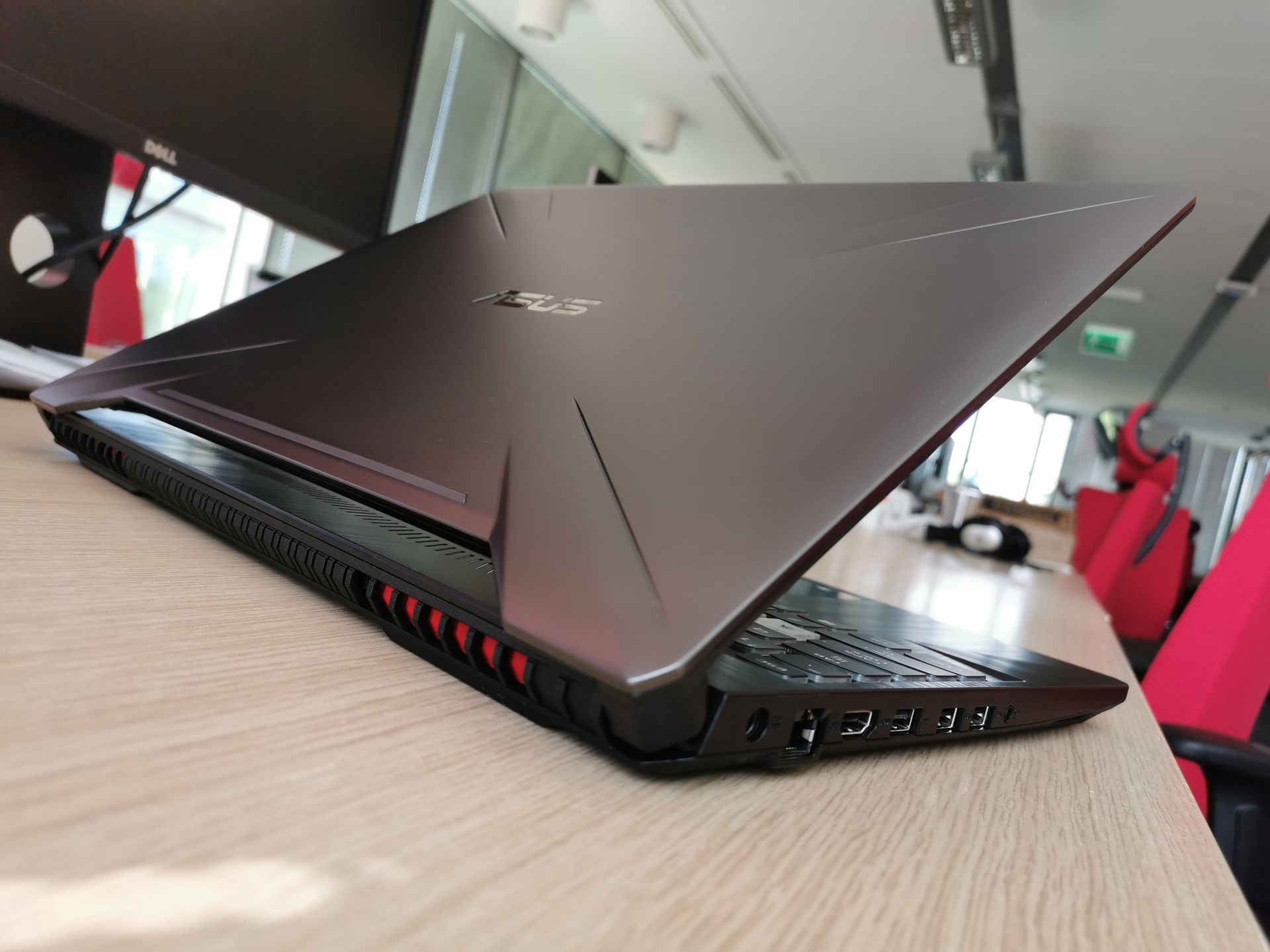 ASUS TUF Gaming FX505DU – test. Laptop dla graczy z procesorem AMD i grafiką Nvidii 2
