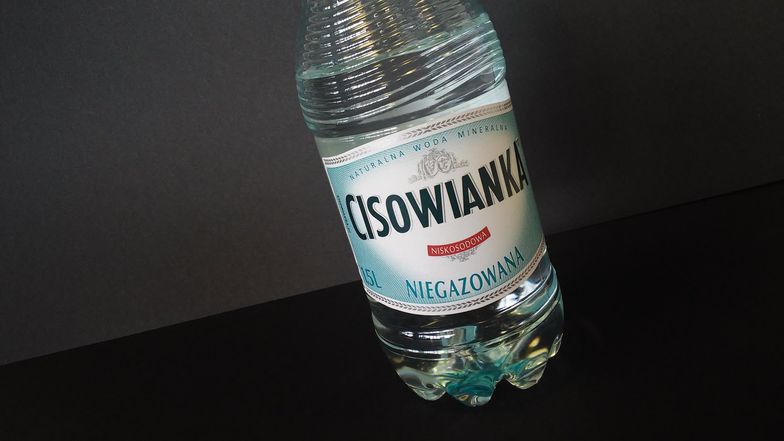 Ekspert: Razem przestrzeliło z bojkotem Cisowianki. Cała afera to burza w szklance wody