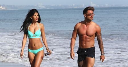 Jasmin Walia w bikini: trudno oderwać od niej wzrok