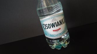 Ekspert: Razem przestrzeliło z bojkotem Cisowianki. Cała afera to burza w szklance wody