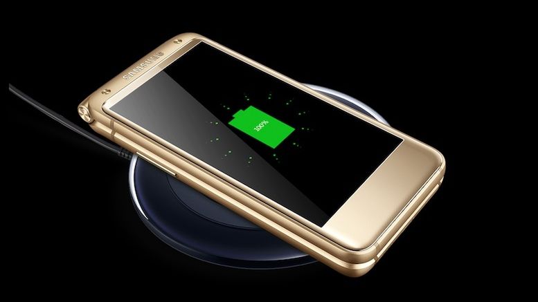 Samsung W2017 oficjalnie. Najmocniejszy smartfon z klapką w powalającej cenie 1