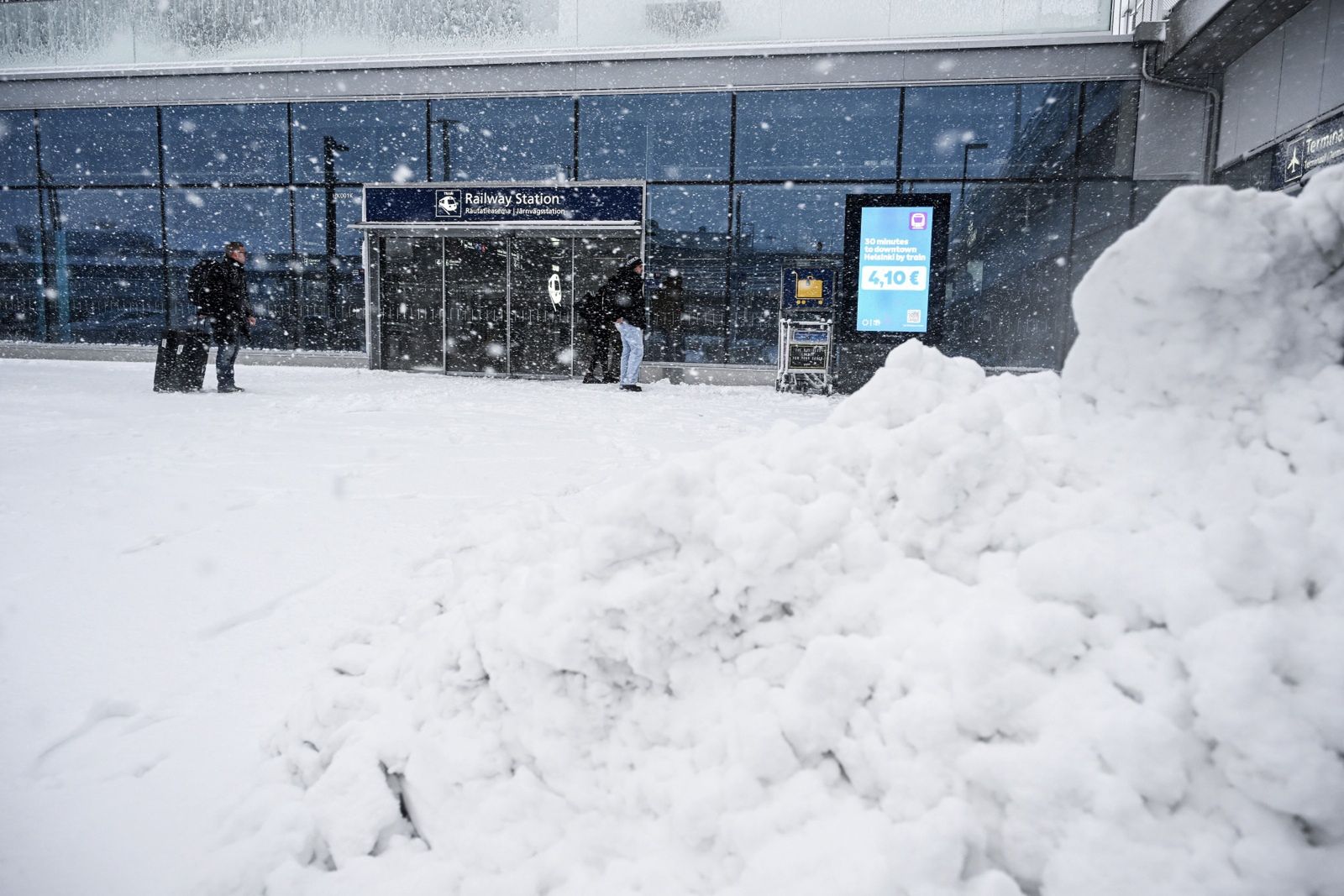 Burza śnieżna w Finlandii. Tysiące osób bez prądu, odwołane pociągi i niezwykłe zjawiska pogodowe