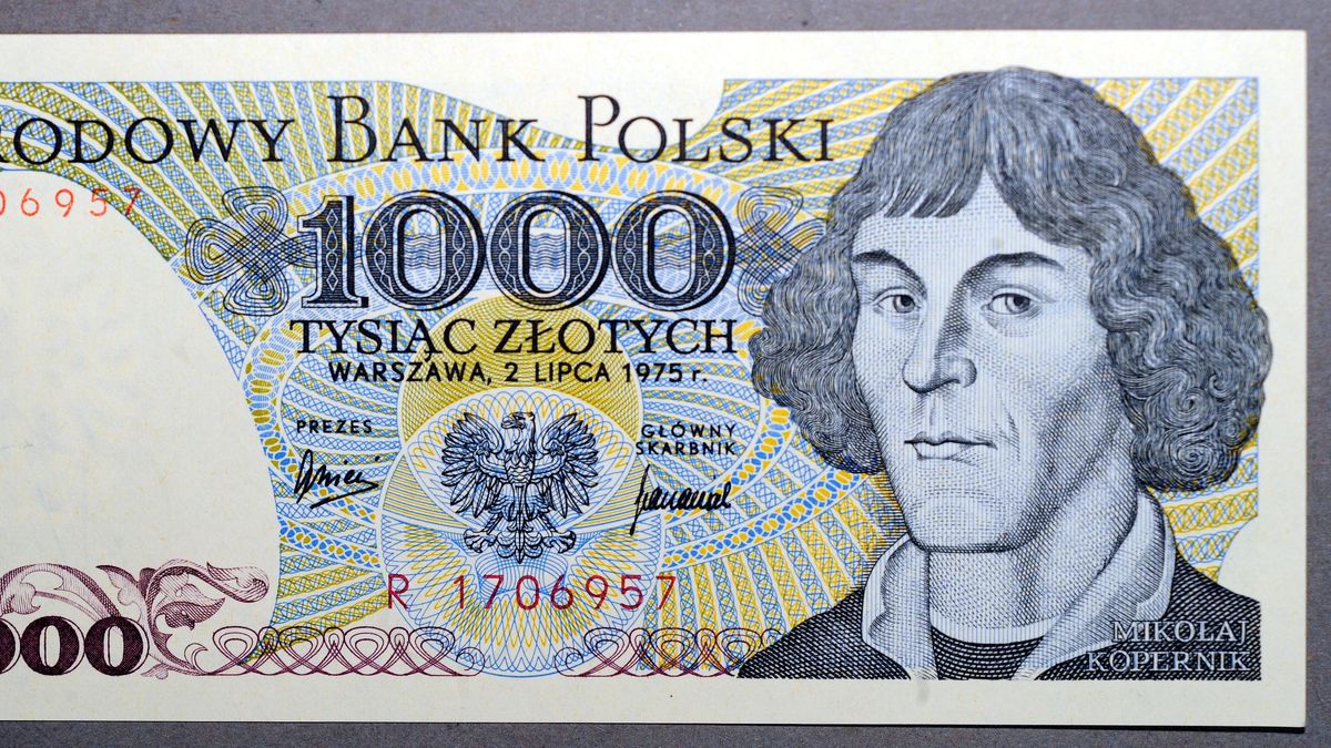 Banknoty wycofane z obieguWarszawa 15.12.2010. Banknot wycofane z obiegu.  Nz: tysi�c z�otych z podobizn� Miko�aja Kopernika. soaPAP/Grzegorz JakubowskiGrzegorz Jakubowskibanknot, banknoty, ekonomia, finanse, miko�aj kopernik, narodowy bank polski, nbp, pieni�dz, pieni�dze, waluta narodowa, z�ot�wka, z�oty, z�oty polski, z�otych