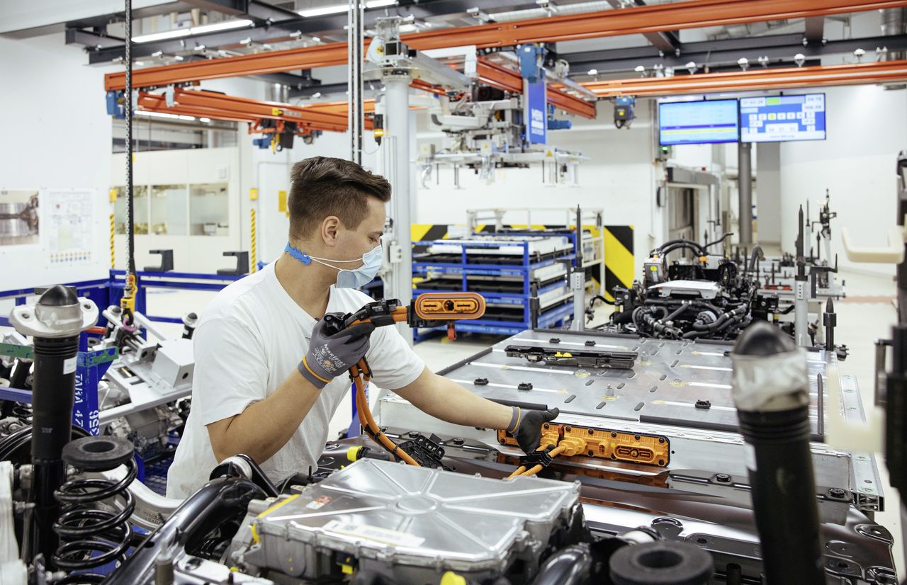 Produkcja akumulatorów w zakładach Volkswagena w Dreźnie