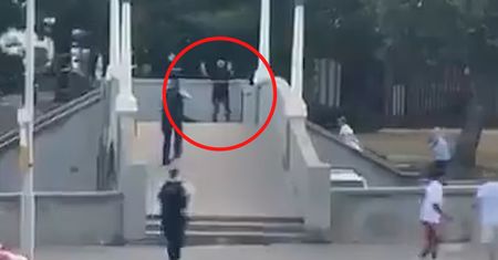 Fatalna pomyłka policji. Po masakrze zaczęli strzelać do bohatera