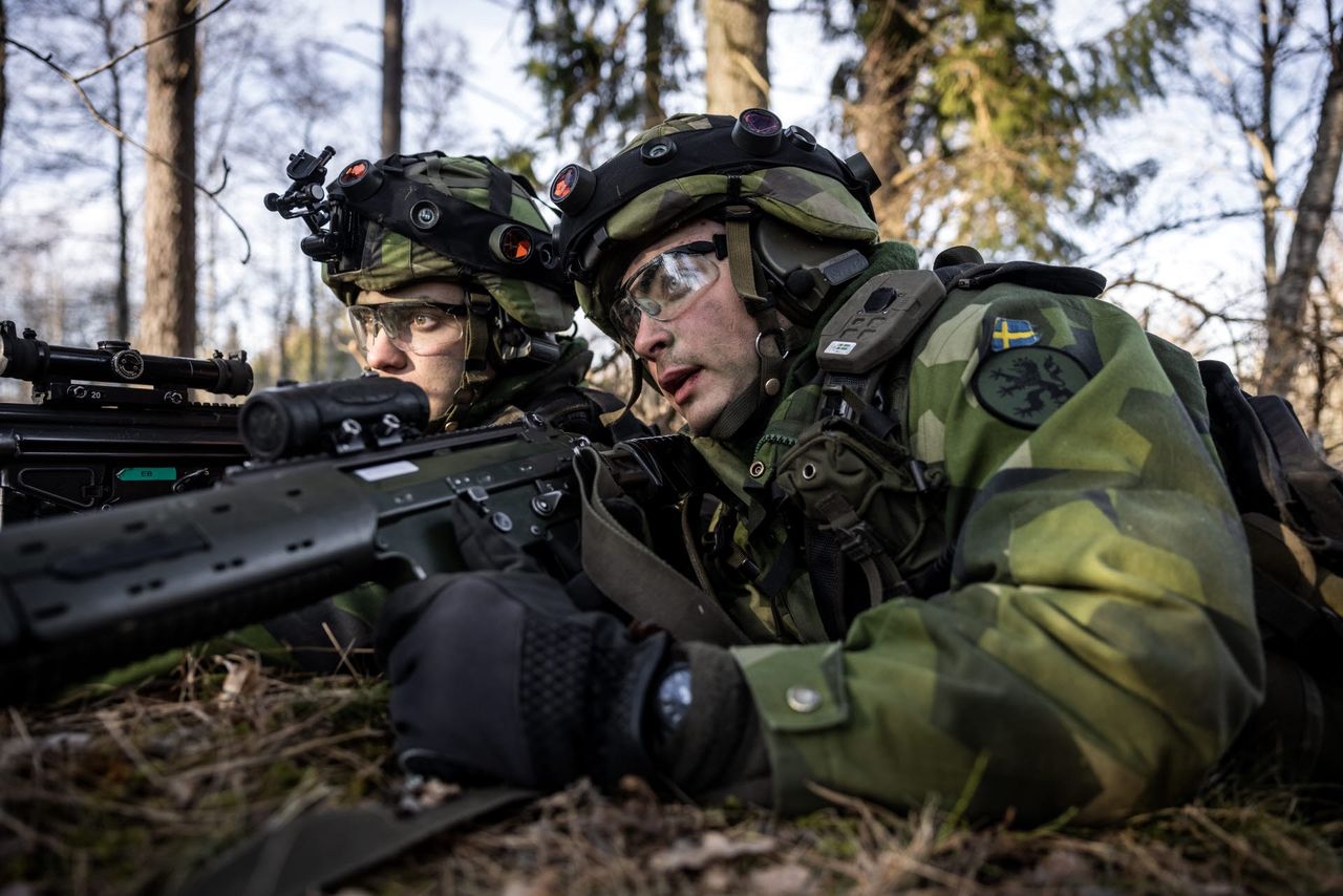 Szwedzcy żołnierze z Ak5C i wyborową wersją Ak4D