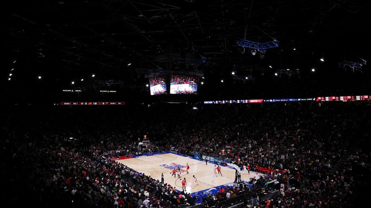 Mecz NBA pomiędzy Chicago Bulls a Detroit Pistons w paryskiej Accor Arenie zgromadził komplet publiczności