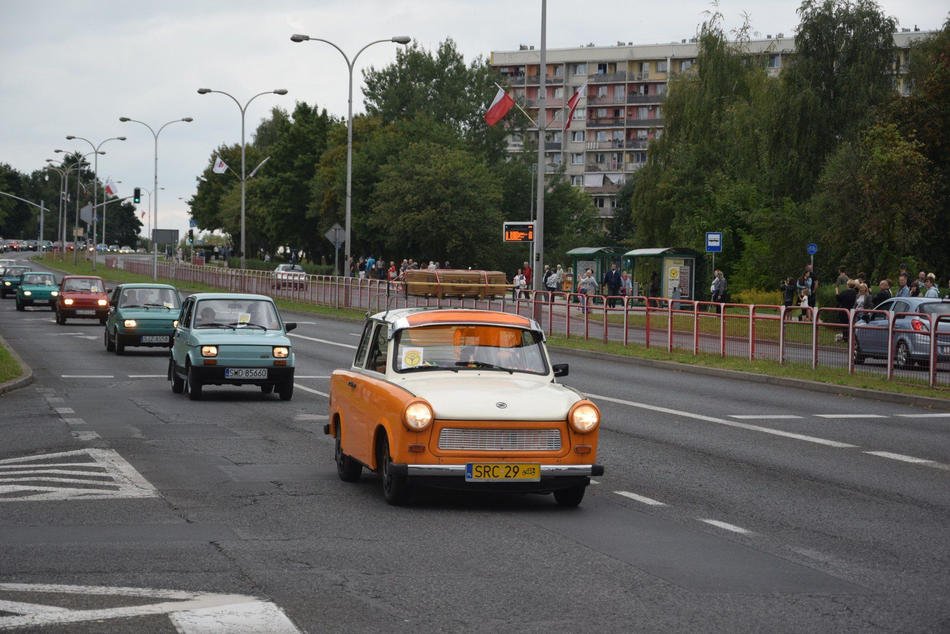 Parada aut z okresu PRL w Jastrzębiu