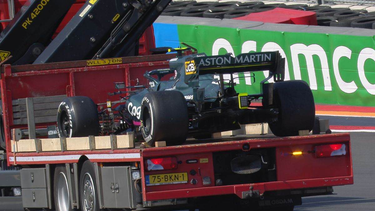 Zdjęcie okładkowe artykułu: Twitter / Formula 1 / Na zdjęciu: zepsuty bolid Aston Martina