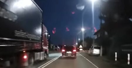 Kierowca TIR-a nagrany. Oburzeni ludzie domagają się jednego