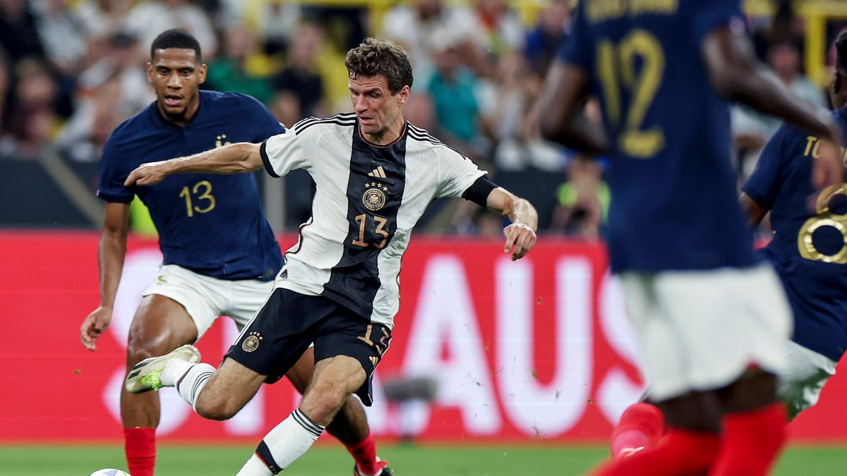 PAP/EPA / CHRISTOPHER NEUNDORF / Na zdjęciu: Thomas Mueller (w środku)