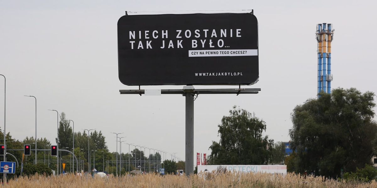 Tomasz Janik: Filozoficzne billboardy i filmowe żale, czyli nowy poziom komunikacji w walce o sądy