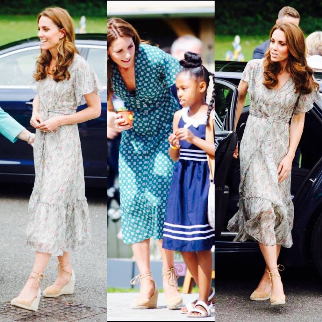 Kate Middleton w sandałach na koturnie