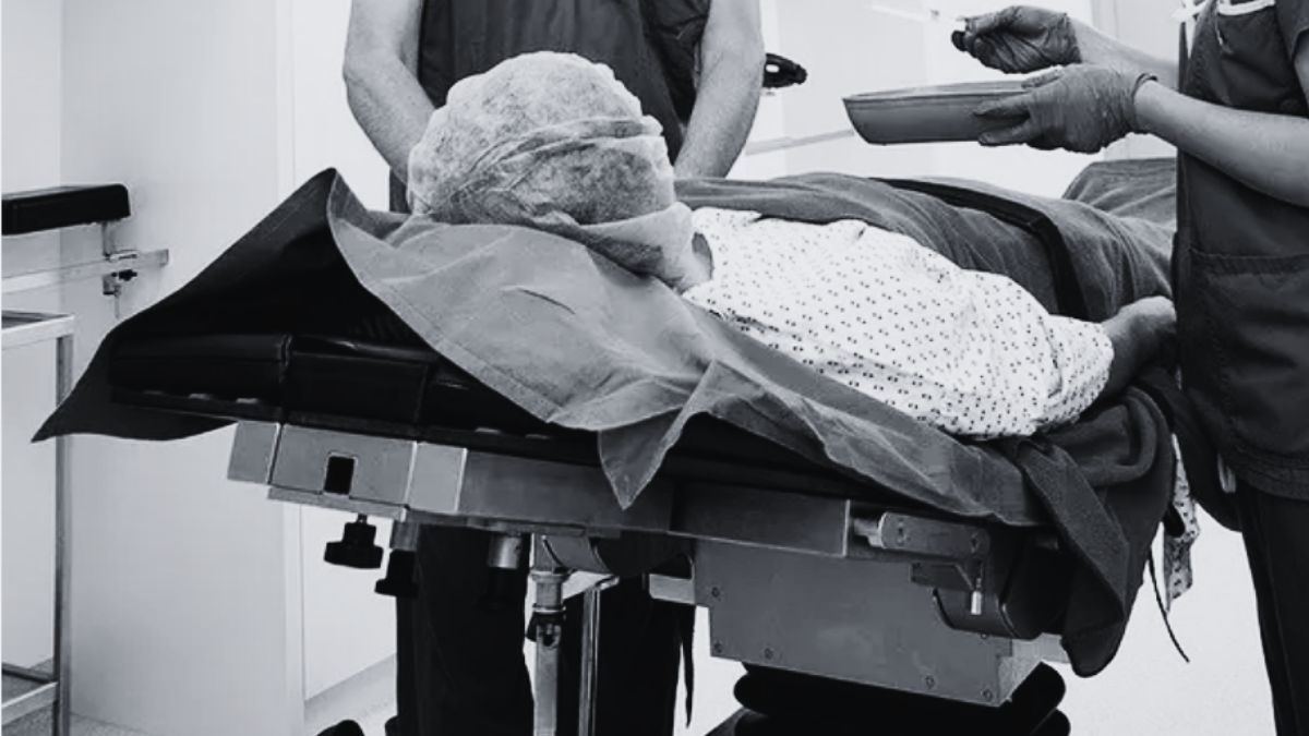 20-latek zmarł na COVID-19. Zdjęcie ilustracyjne 