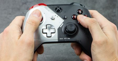 Z Xbox Wireless Controller Cyberpunk 2077 Limited Edition granie w Cyberpunk 2077 to będzie czysta przyjemność