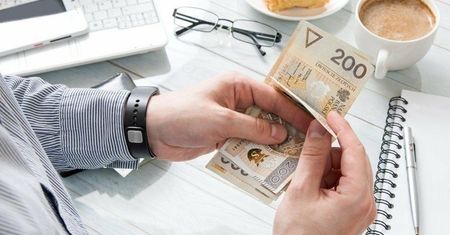 Dostaniesz ponad 12 tys. złotych! Wystarczy, że spełnisz jeden warunek. Kto może liczyć na pieniądze? 02.07.2025