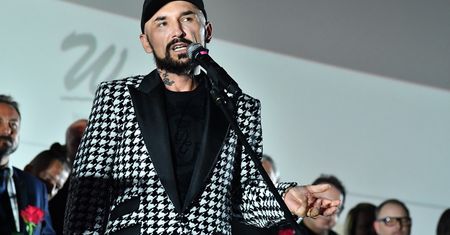 Koronawirus w Polsce. Patryk Vega nie przerywa pracy. Na plan wkroczyła policja