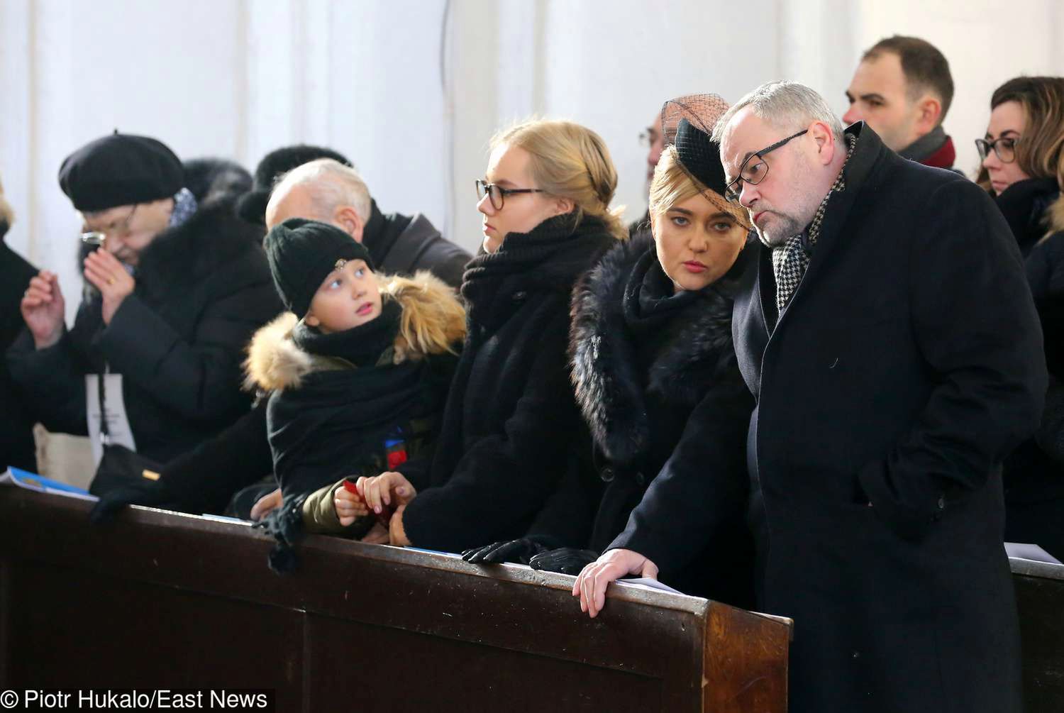 Fot. Piotr Hukalo, Gdansk, 19.01.2019. Uroczystosci pogrzebowe prezydenta Gdanska Pawla Adamowicza. Msza pogrzebowa w Bazylice Mariackiej. N/z rodzina zmarlego: corki Teresa i Antonina, zona Magdalena, brat Piotr.