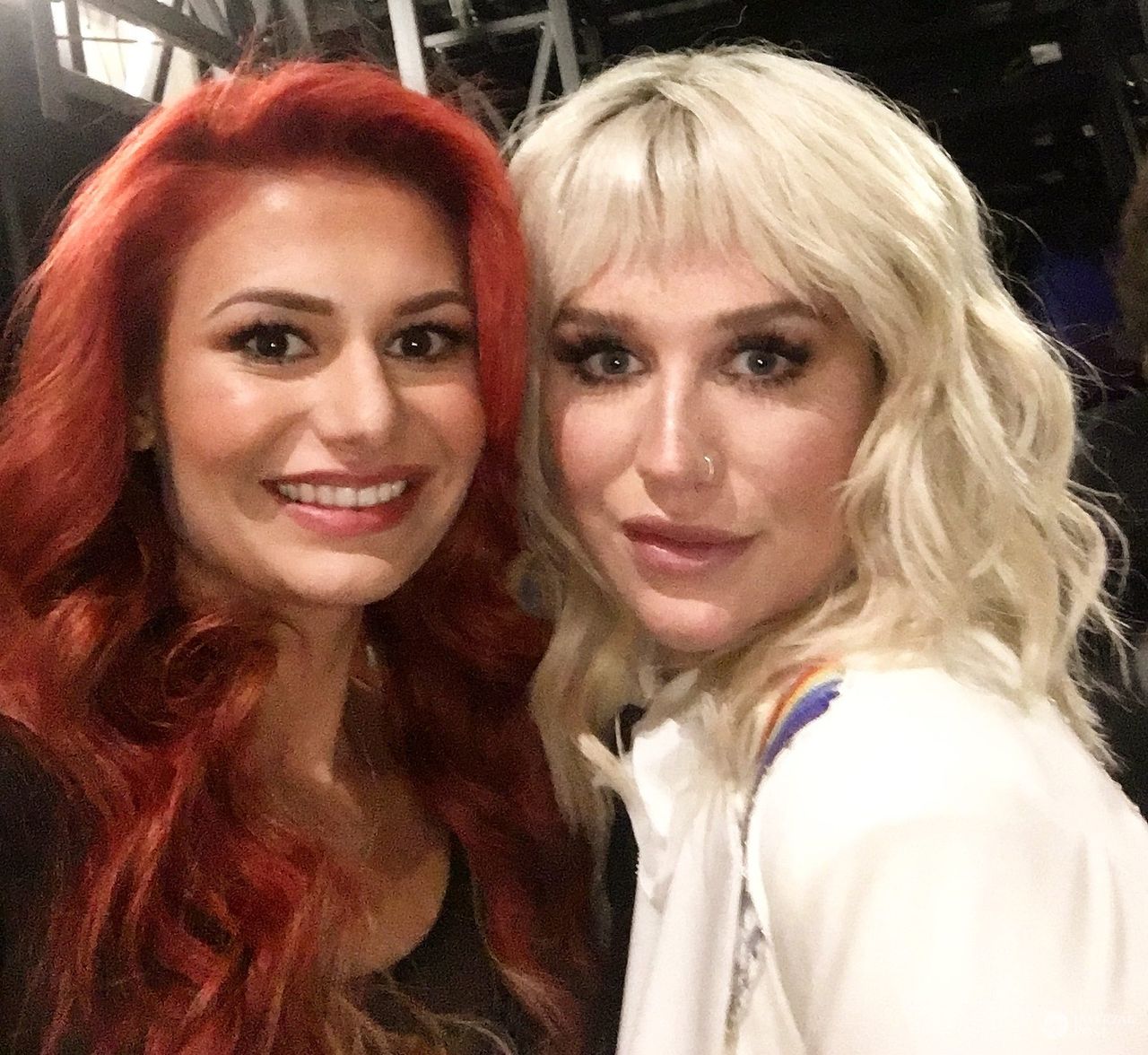 Aleksandra Gintrowska i Kesha, gala Billboard Music Awards 2016 (fot. Jastrząb Post Exclusive)