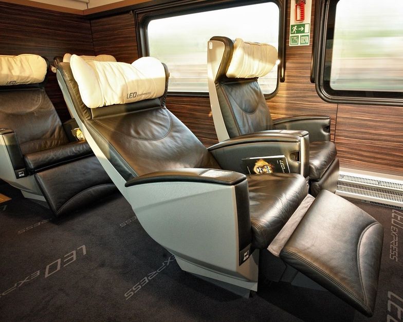 Wnętrze klasy premium w pociągach Leo Express