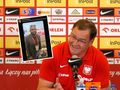 Tylko spójrz, kto przyszedł na konferencję. Zadał pytanie Urbanowi